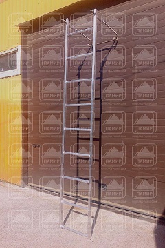 Фото 2. Лестница алюминиевая навесная со стальными кронштейнами лна-ск