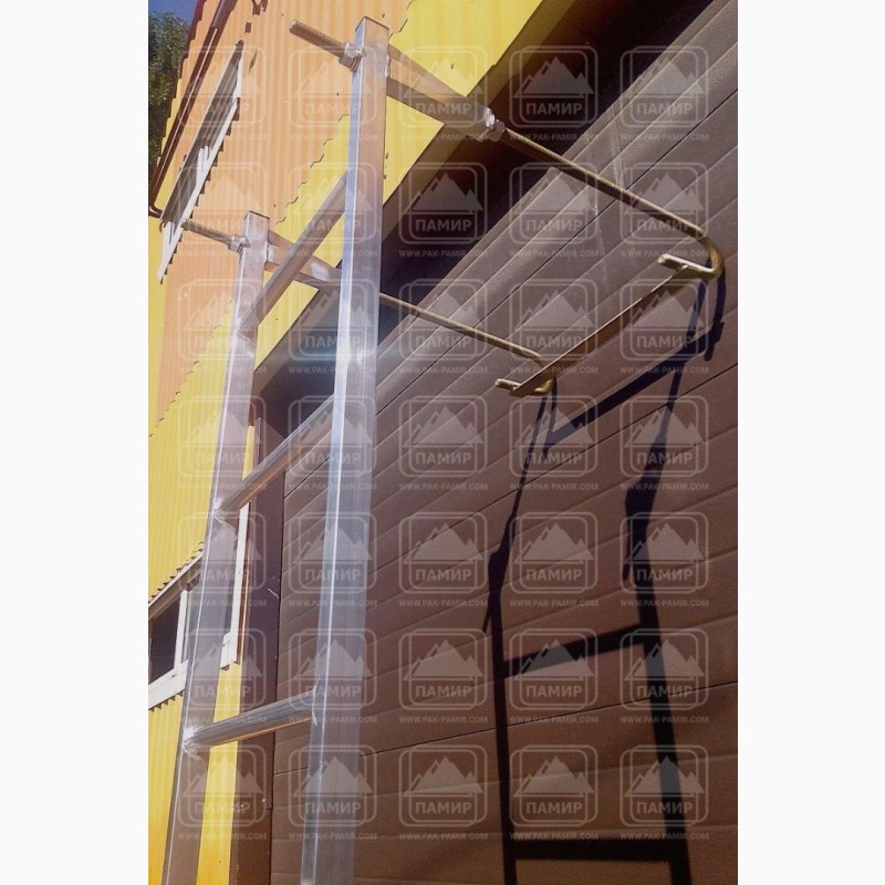 Фото 3. Лестница алюминиевая навесная со стальными кронштейнами лна-ск