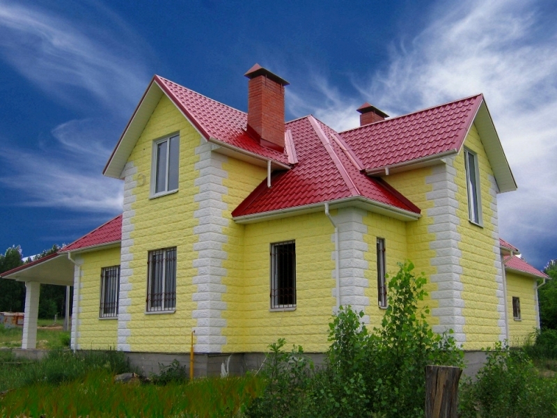 Какой цвет сочетается с красной крышей дома фото