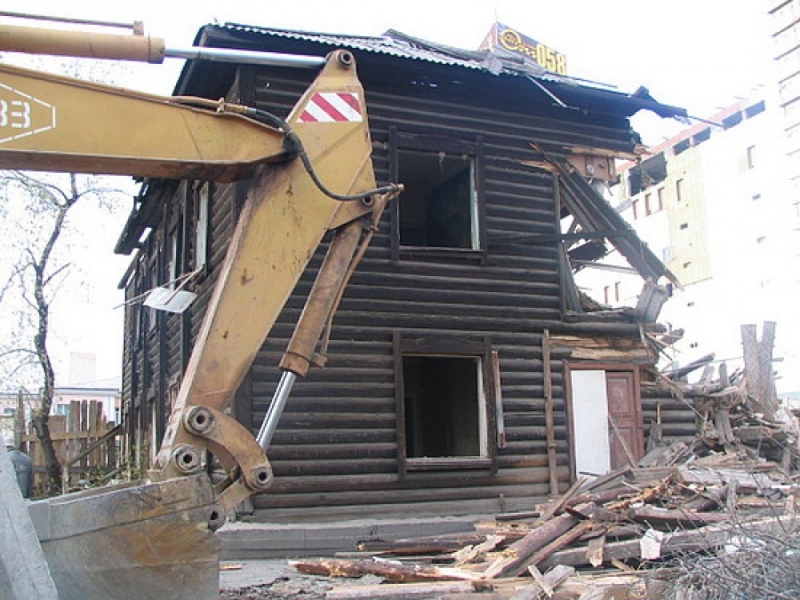 Демонтаж ветхих зданий сооружений