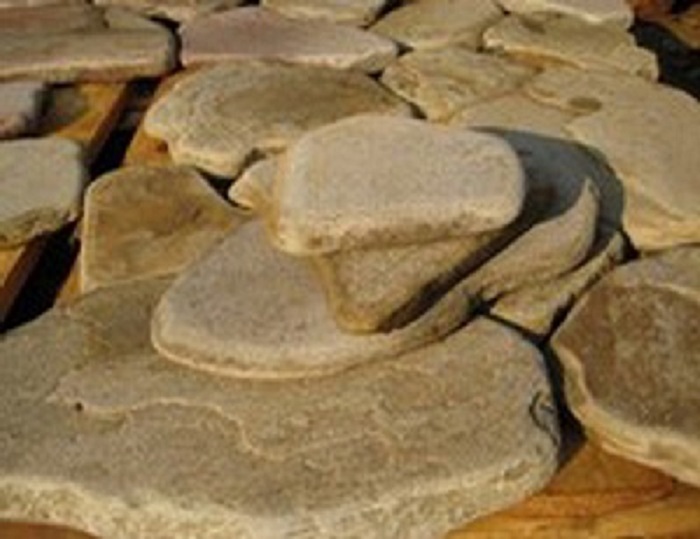 Фото 2. Окатанный камень песчаник природный