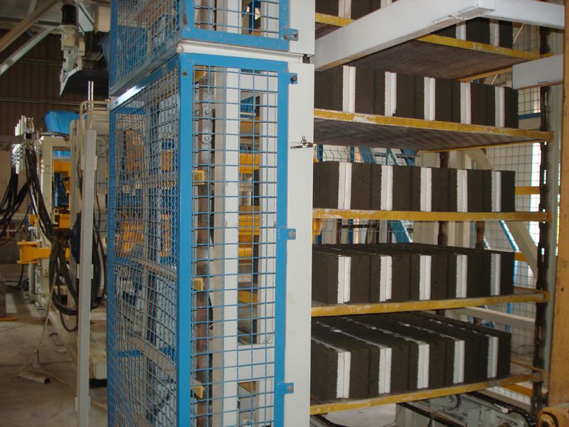 Фото 5. Вибропресс для блоков, плитки, бордюров Sumab R-1000